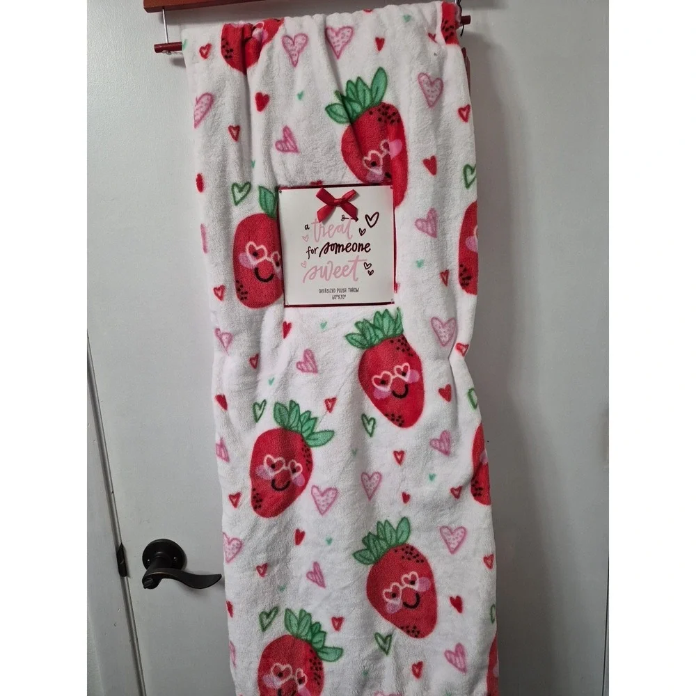 Strawberry Love Throw Blanket for Couch Sofa Super Soft 60x70 Inch New With Tags